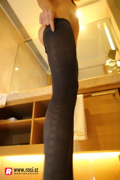 开云官方网站|美食推荐：炸春卷、排骨炖茄子、芹菜炒虾仁、爆炒茶树菇的做法(图1)